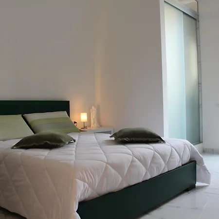 Falstaff & Guest house *