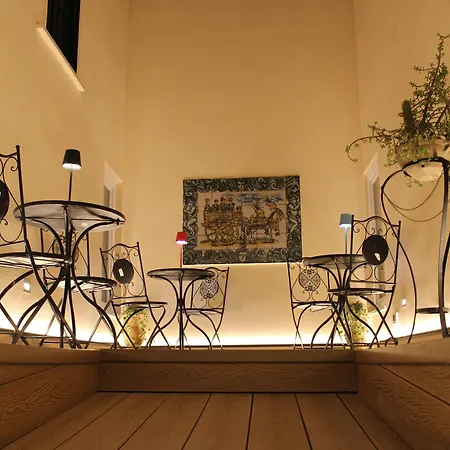 Falstaff & Guest house *